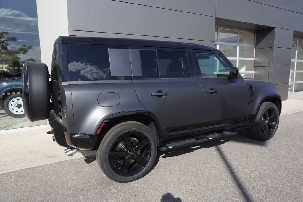New 2025 Land Rover Defender 110 V8 image 4