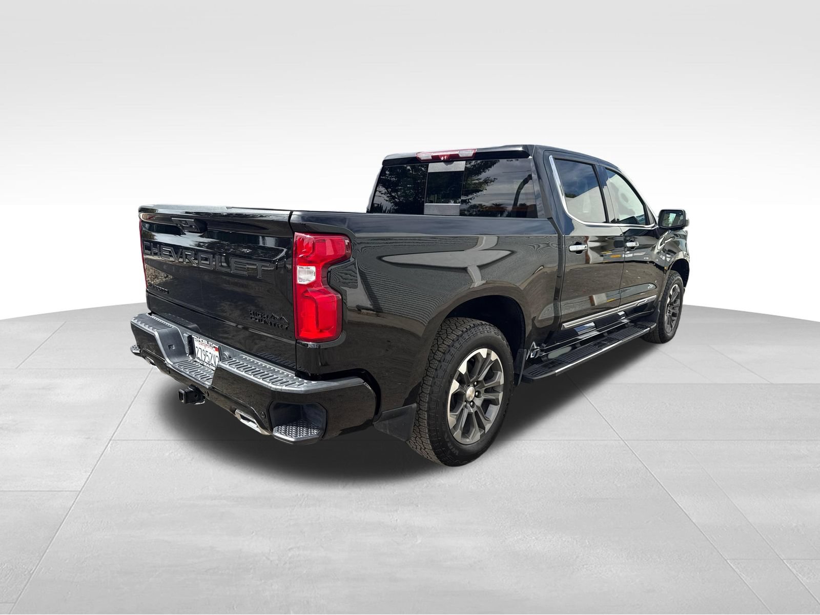 Used 2023 Chevrolet Silverado 1500 High Country w/ Technology Package AWD/4WD image 5