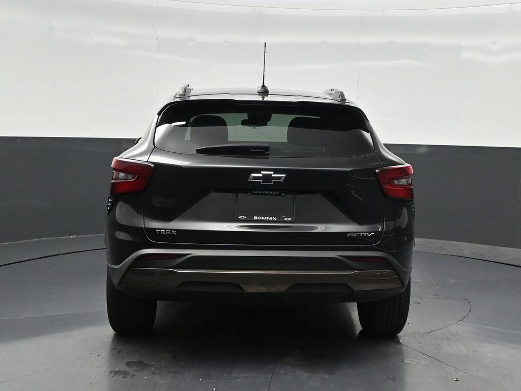 Used 2025 Chevrolet Trax ACTIV w/ Driver Confidence Package FWD image 4