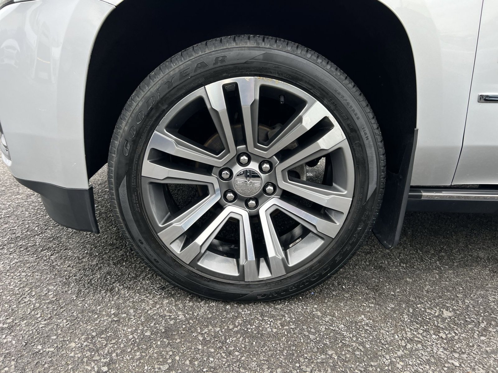 Used 2018 GMC Yukon Denali w/ Denali Ultimate Package AWD/4WD image 20