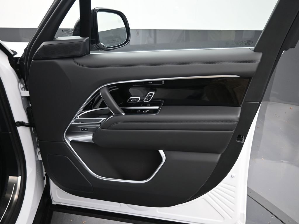 New 2025 Land Rover Range Rover SE AWD/4WD image 4