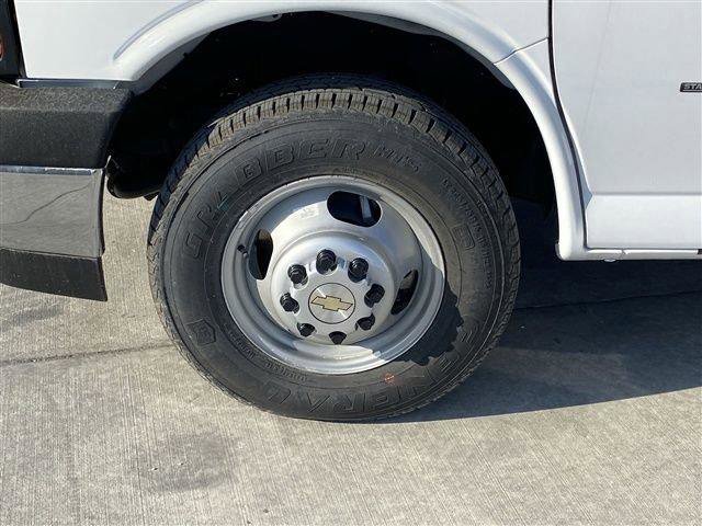 New 2024 Chevrolet Express 3500 w/ Power Convenience Package image 40