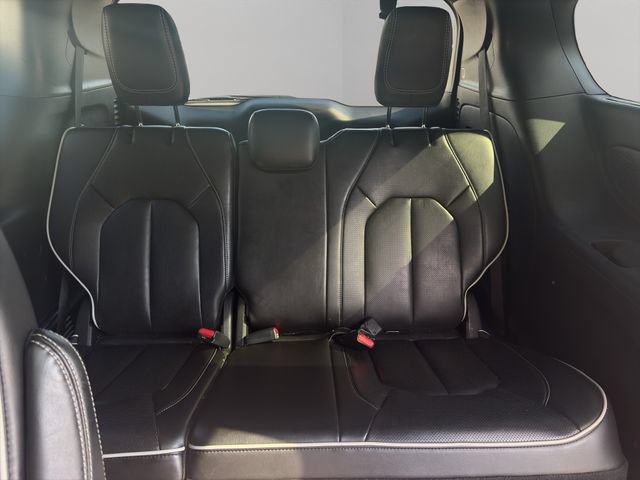 Used 2025 Chrysler Pacifica Limited FWD image 20