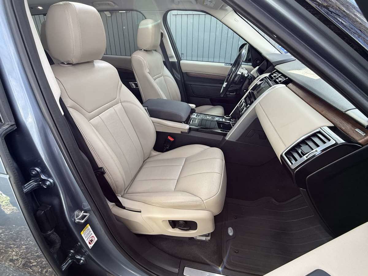 Used 2018 Land Rover Discovery HSE image 14