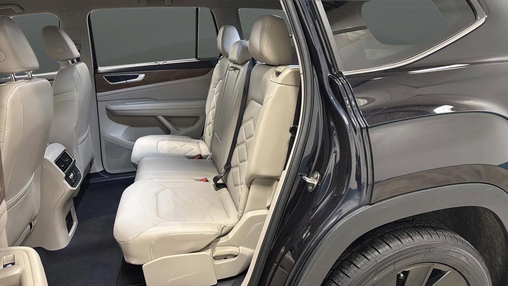 Used 2024 Volkswagen Atlas SE w/ Black Wheel Package image 23