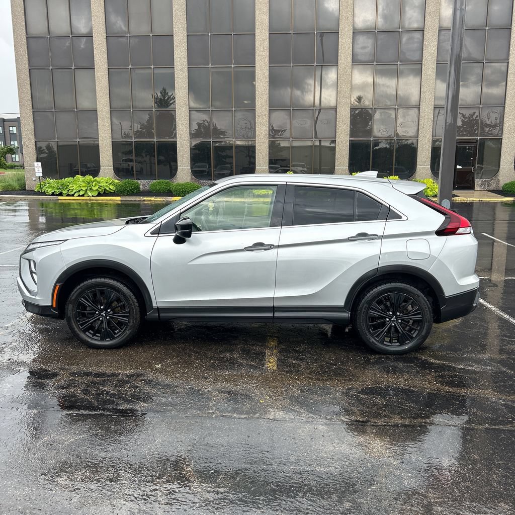Used 2022 Mitsubishi Eclipse Cross LE AWD/4WD image 2