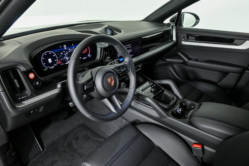New 2025 Porsche Cayenne Coupe image 4