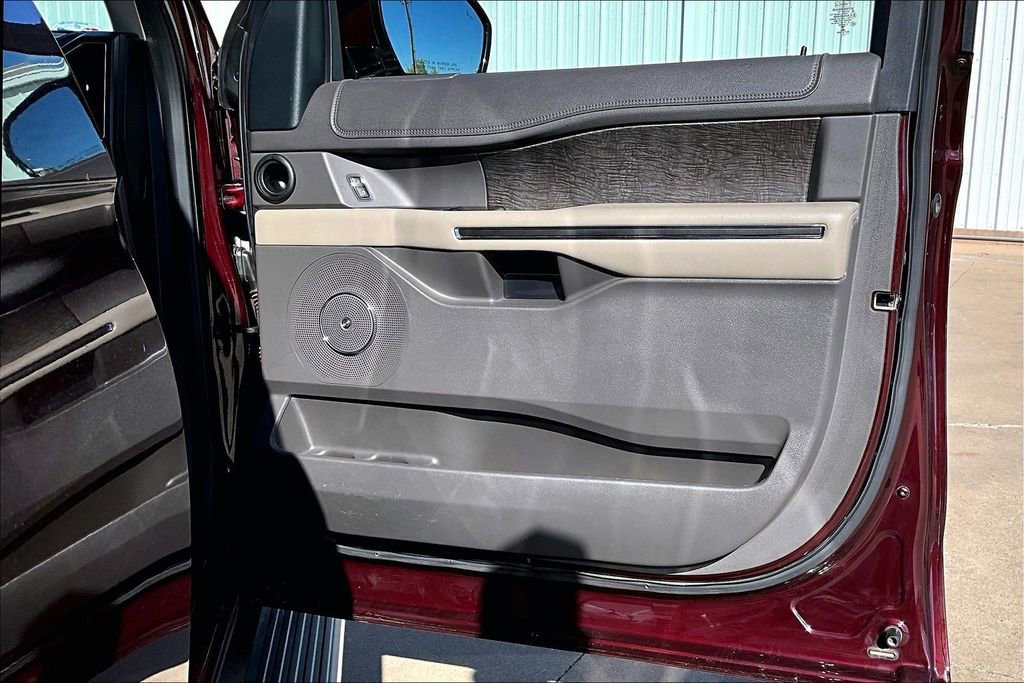 Used 2021 Ford Expedition Max Limited image 23