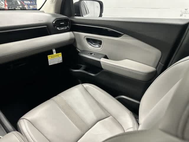 Certified 2025 Honda Pilot Touring image 13