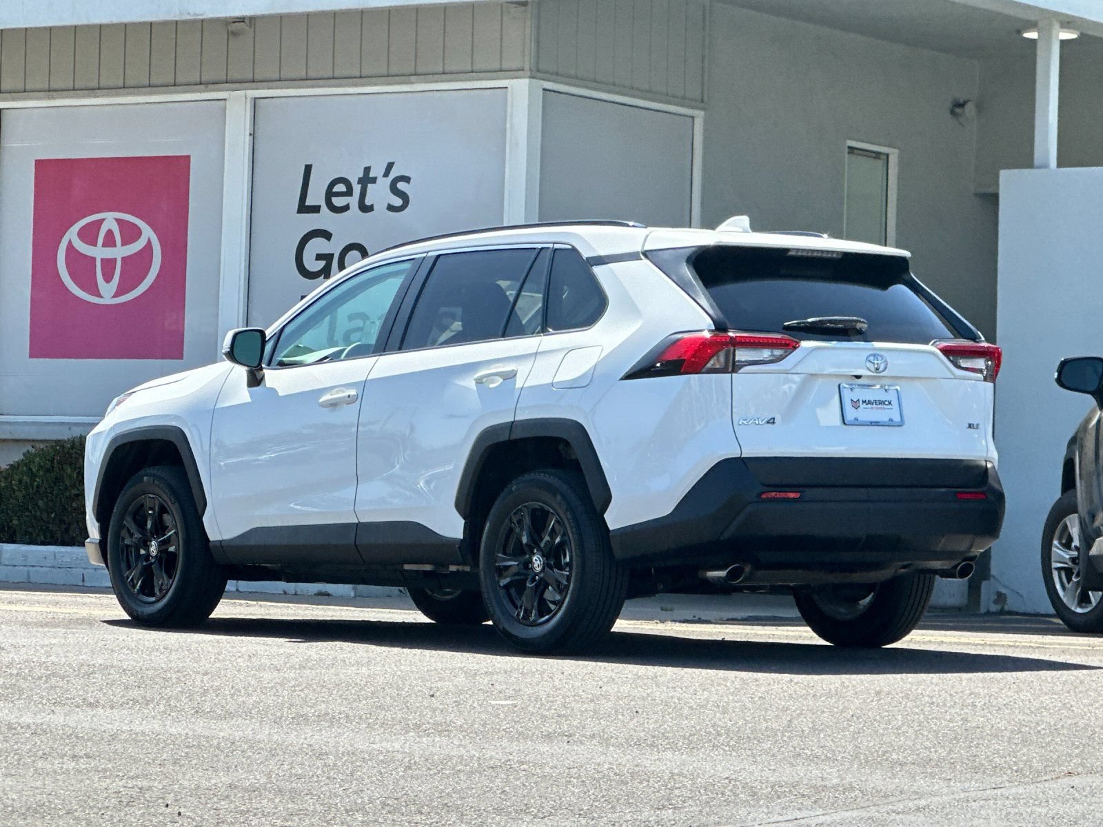 Used 2025 Toyota RAV4 XLE FWD image 3