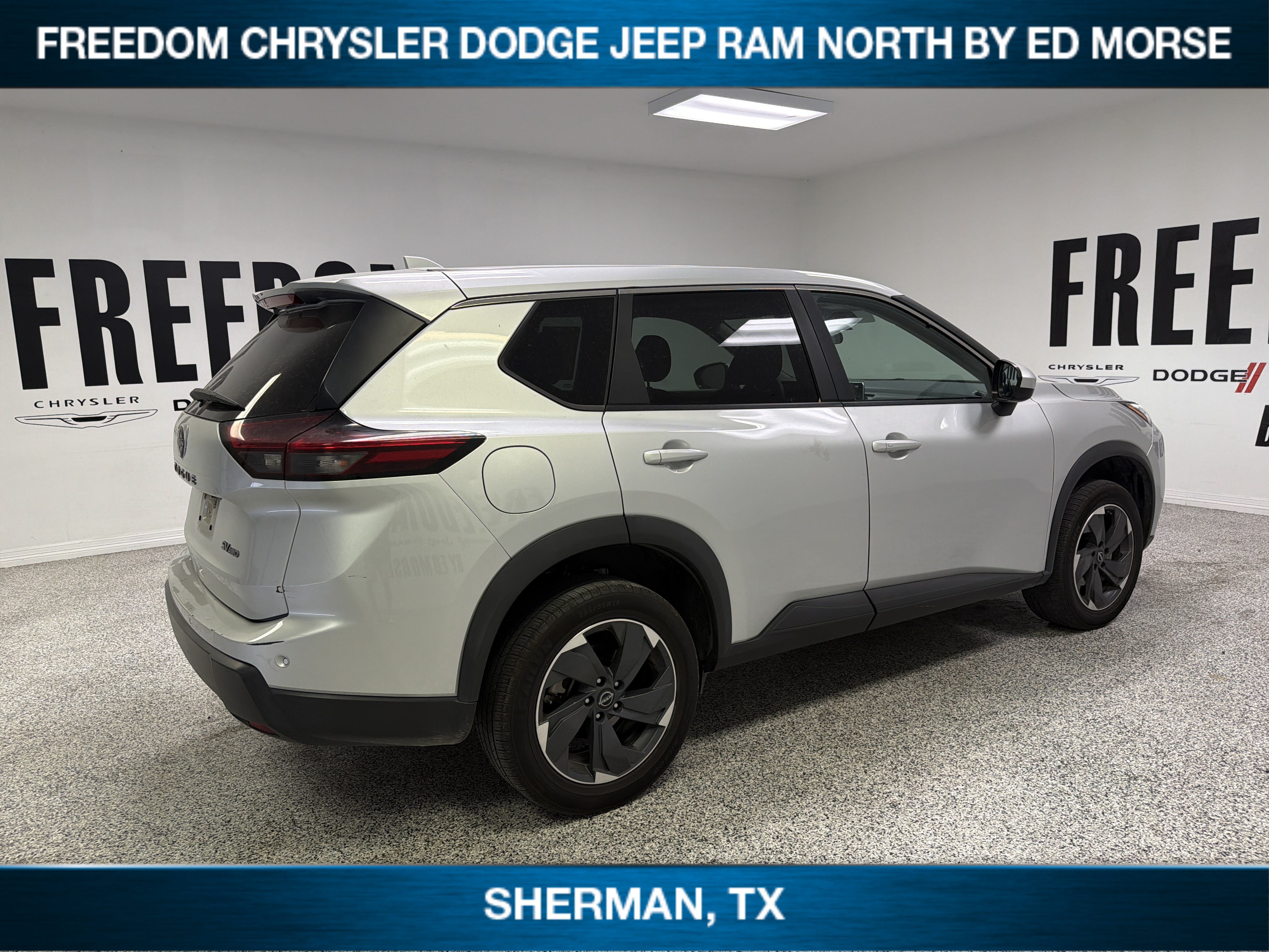 Used 2024 Nissan Rogue SV AWD/4WD image 4