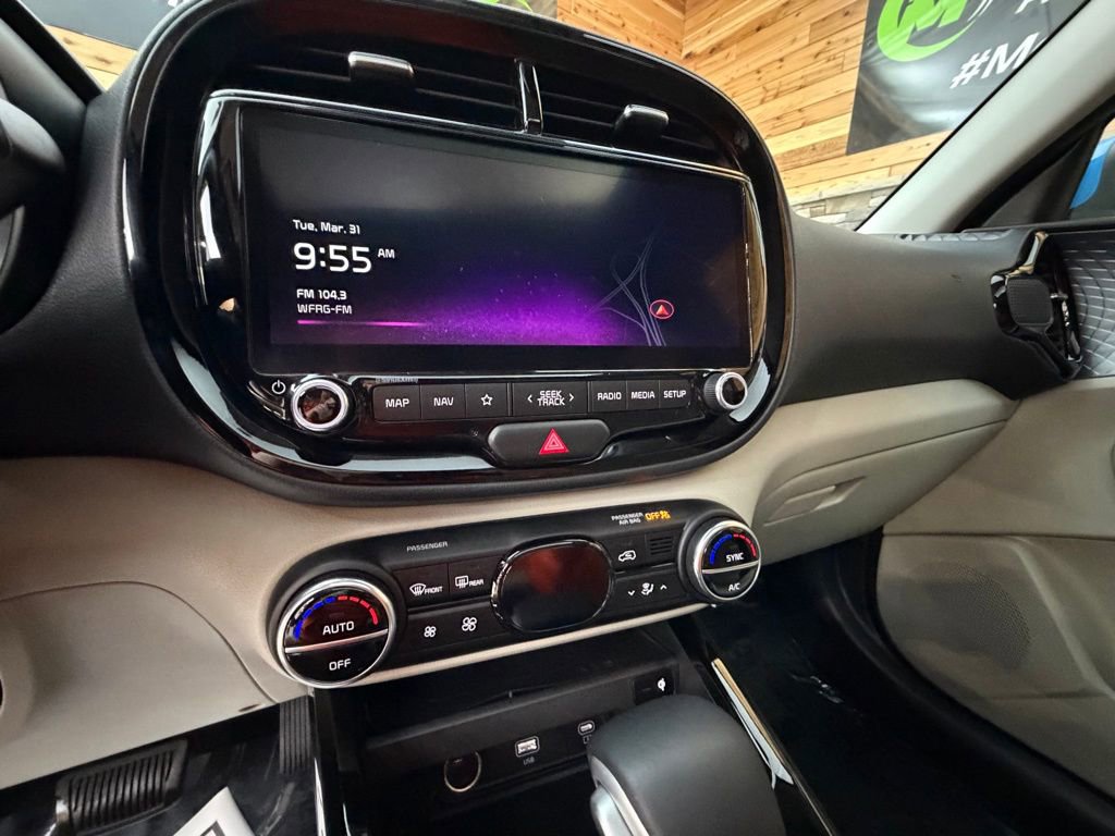 Used 2023 Kia Soul EX image 18