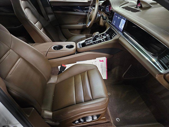 Used 2020 Porsche Panamera RWD image 22