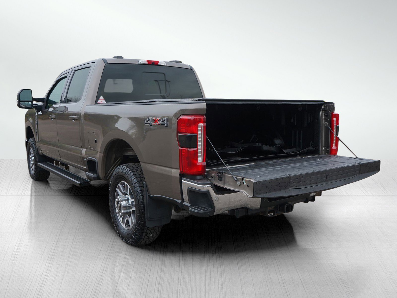Used 2023 Ford F350 Lariat image 12