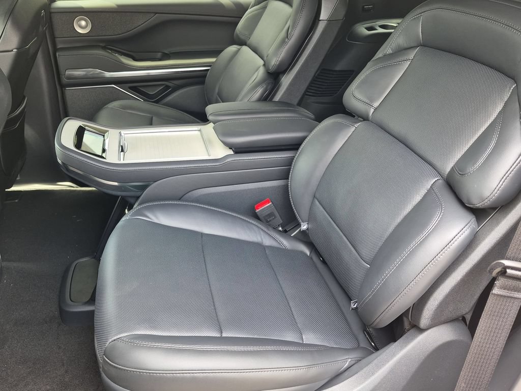 New 2027 Lincoln Navigator Reserve w/ Jet Appearance Package AWD/4WD image 18