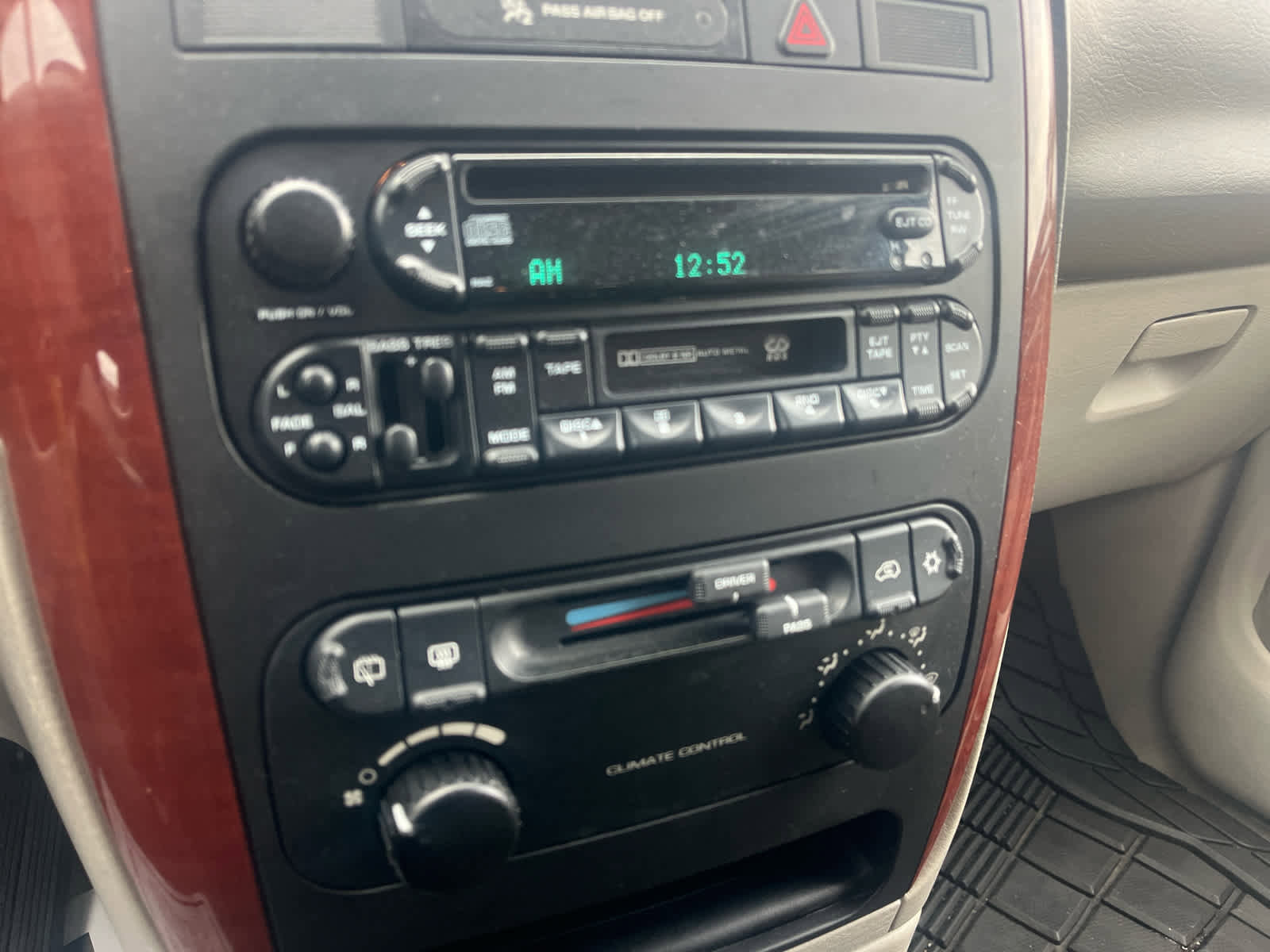 Used 2007 Chrysler Town & Country w/ Popular Equipment Group I image 24