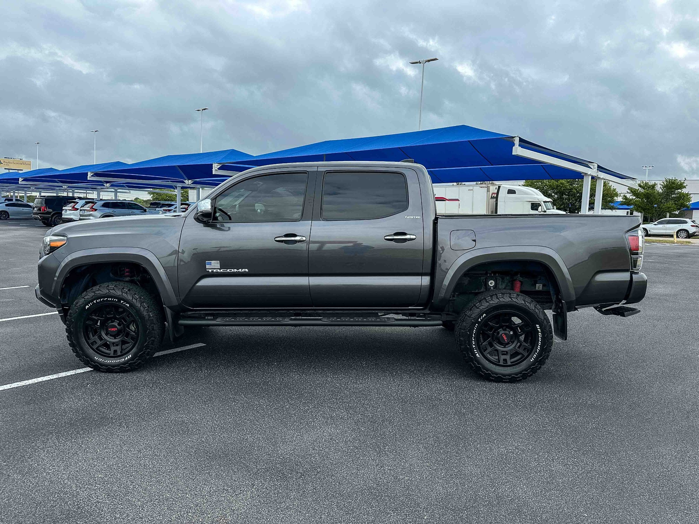 Used 2021 Toyota Tacoma Limited RWD image 9