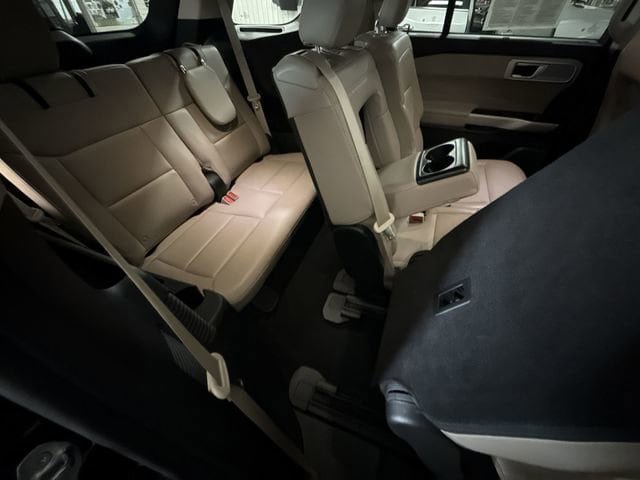 Used 2023 Ford Explorer Limited AWD/4WD image 23