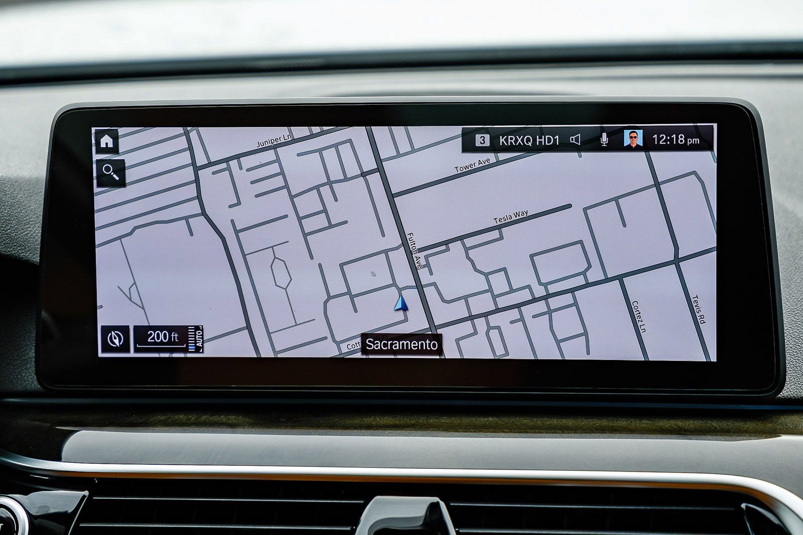 Used 2021 BMW 530e w/ Parking Assistance Package image 12