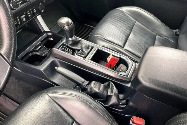 Used 2019 Toyota Tacoma TRD Off-Road w/ TRD Premium Off Road Package AWD/4WD image 17
