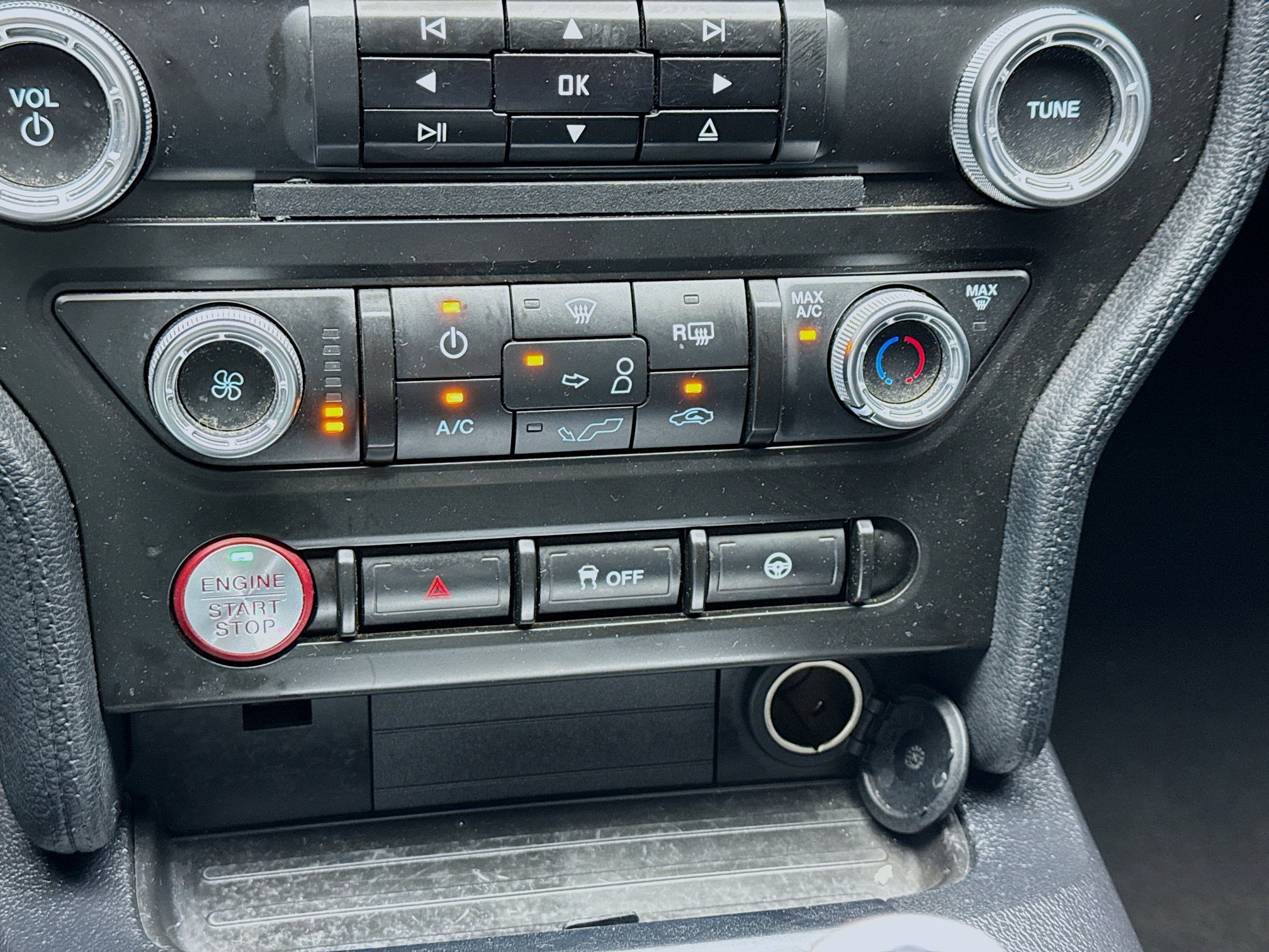 Used 2020 Ford Mustang Coupe w/ Black Accent Package RWD image 12