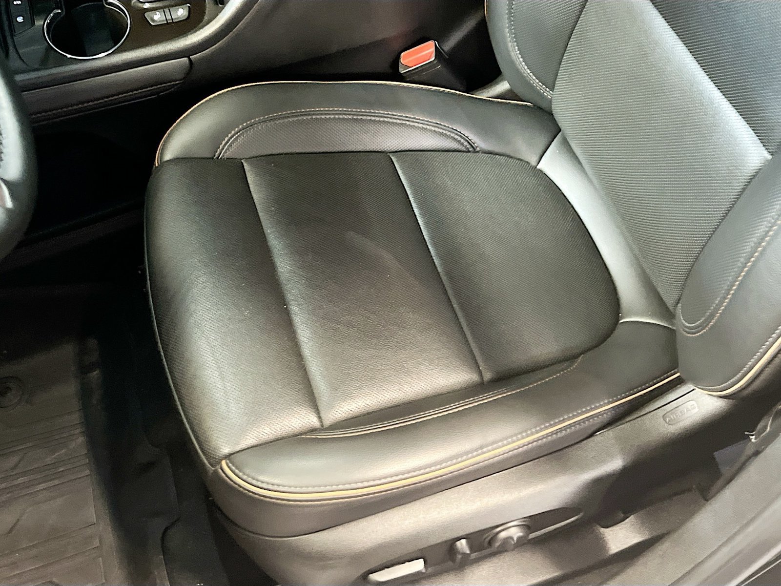 Used 2023 GMC Acadia AT4 w/ Trailering Package AWD/4WD image 19