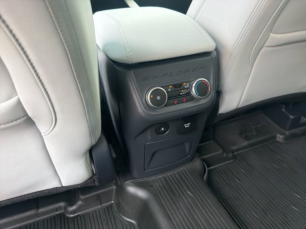 Used 2025 Ford Explorer Platinum w/ Ultimate Package image 23