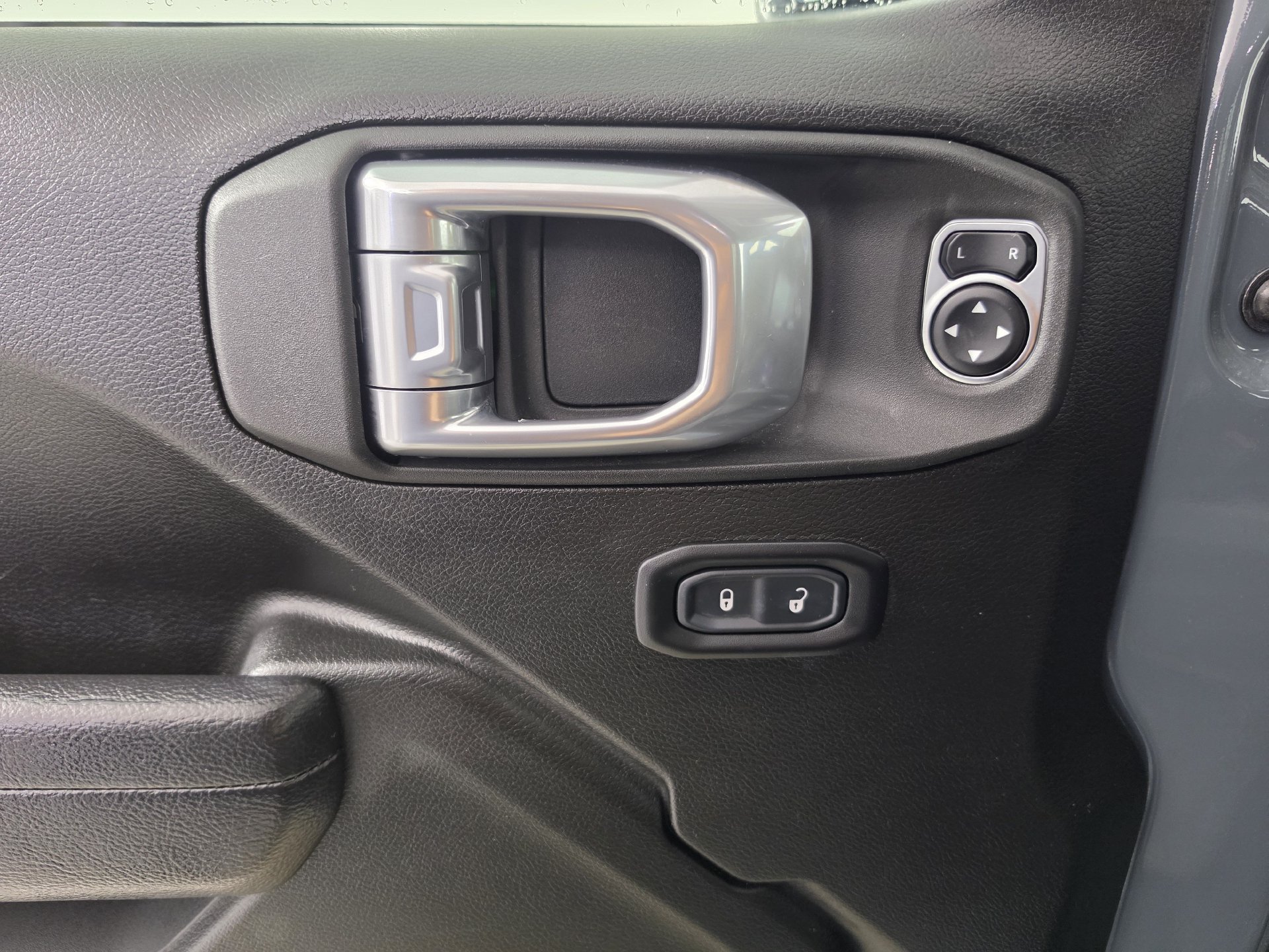 Used 2024 Jeep Wrangler Unlimited Sport AWD/4WD image 6