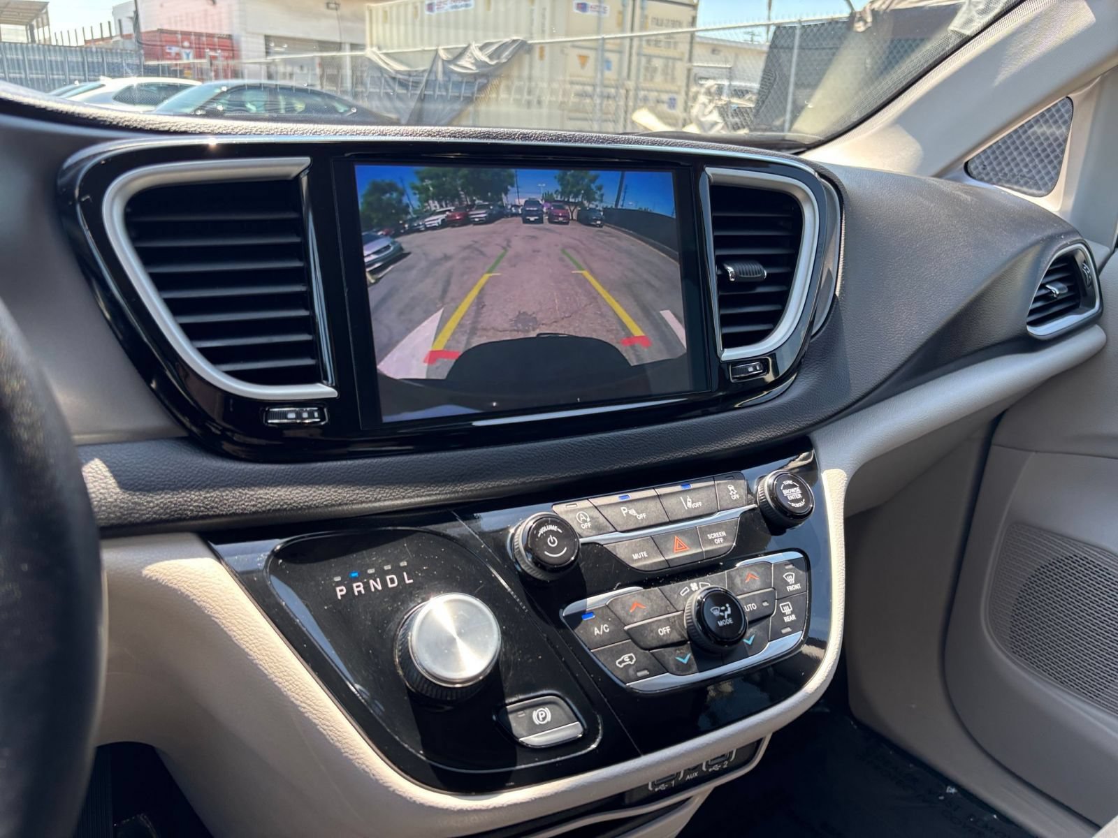 Used 2024 Chrysler Pacifica Touring-L FWD image 24
