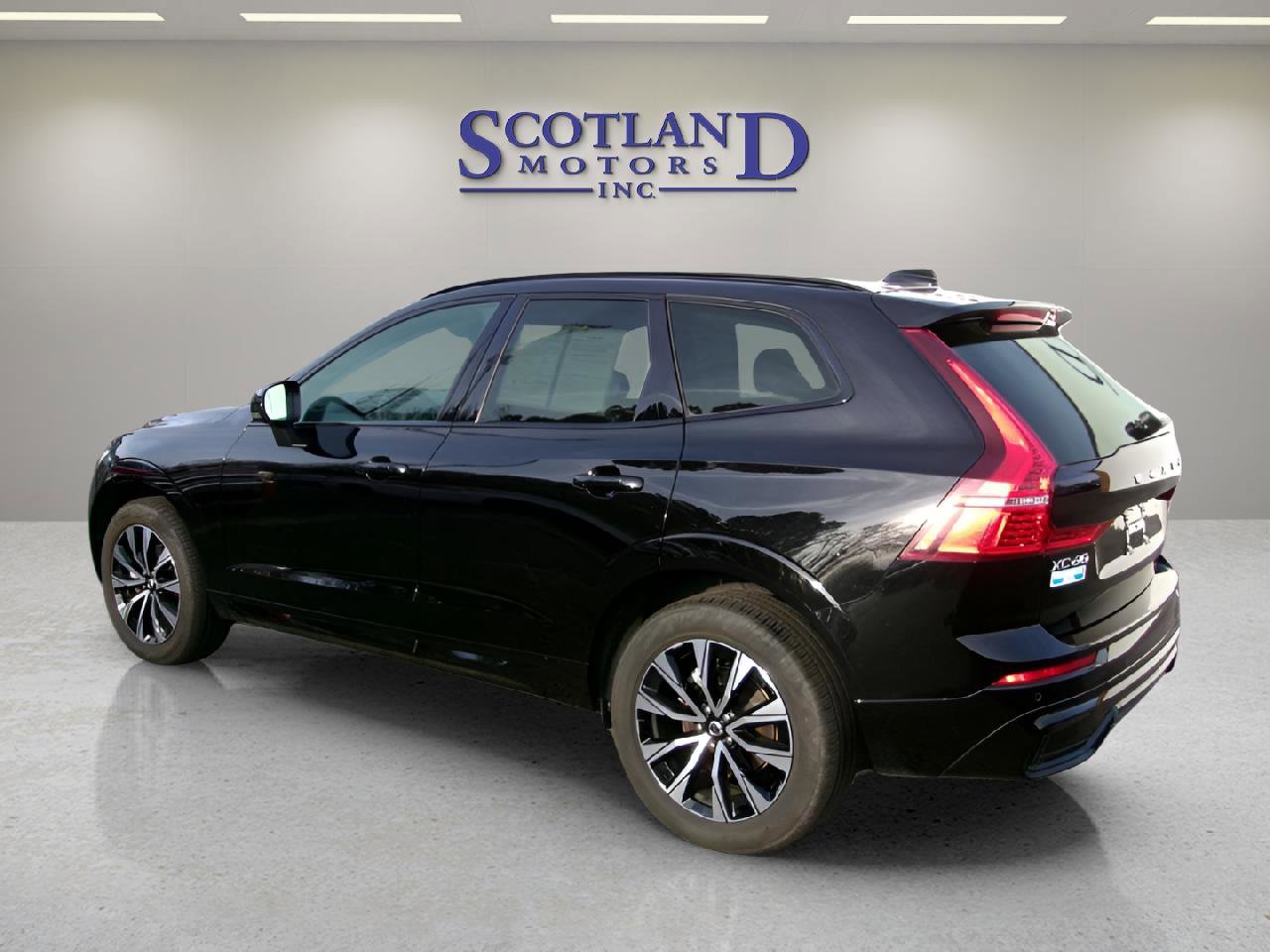 Used 2025 Volvo XC60 B5 Core image 8