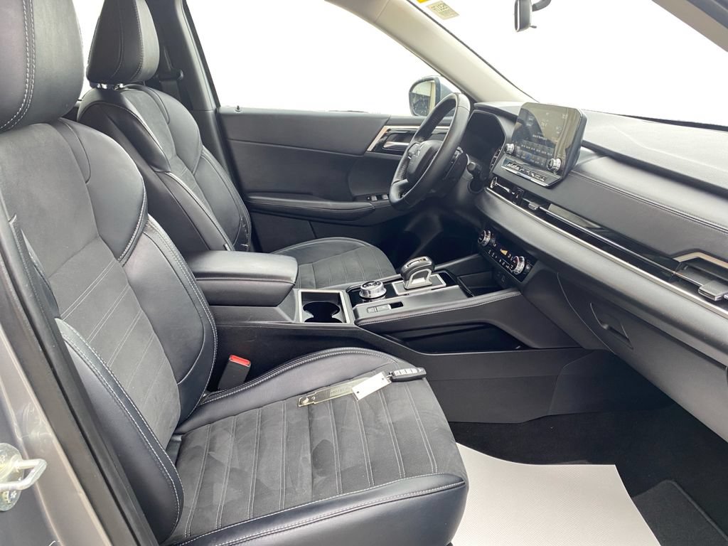 Used 2024 Mitsubishi Outlander SE AWD/4WD image 11