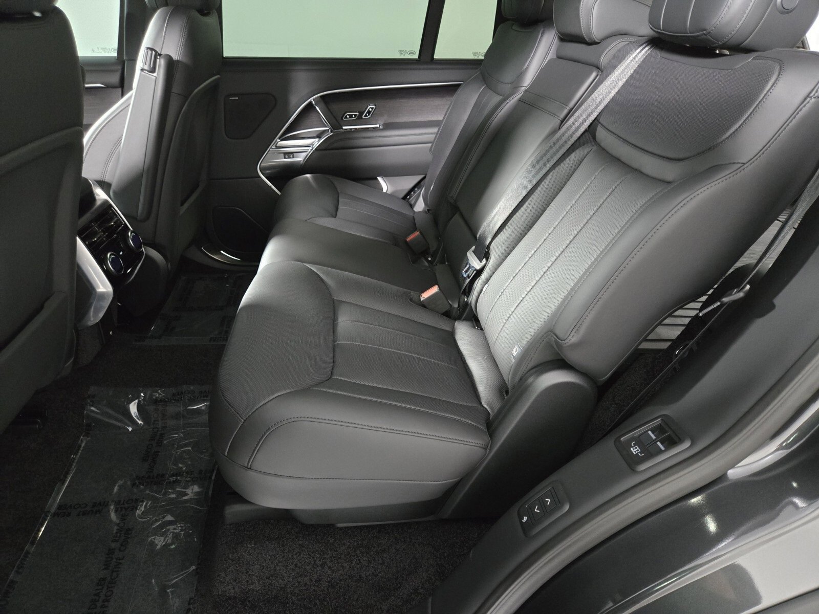New 2025 Land Rover Range Rover Long Wheelbase SE image 5