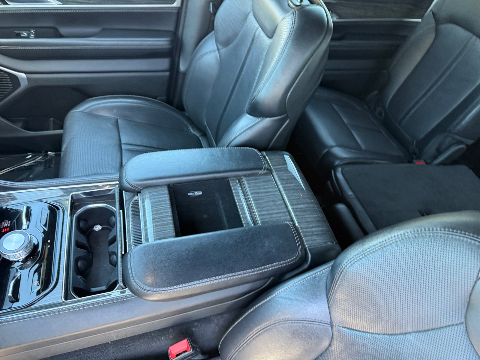 Used 2022 Jeep Wagoneer Series III AWD/4WD image 14