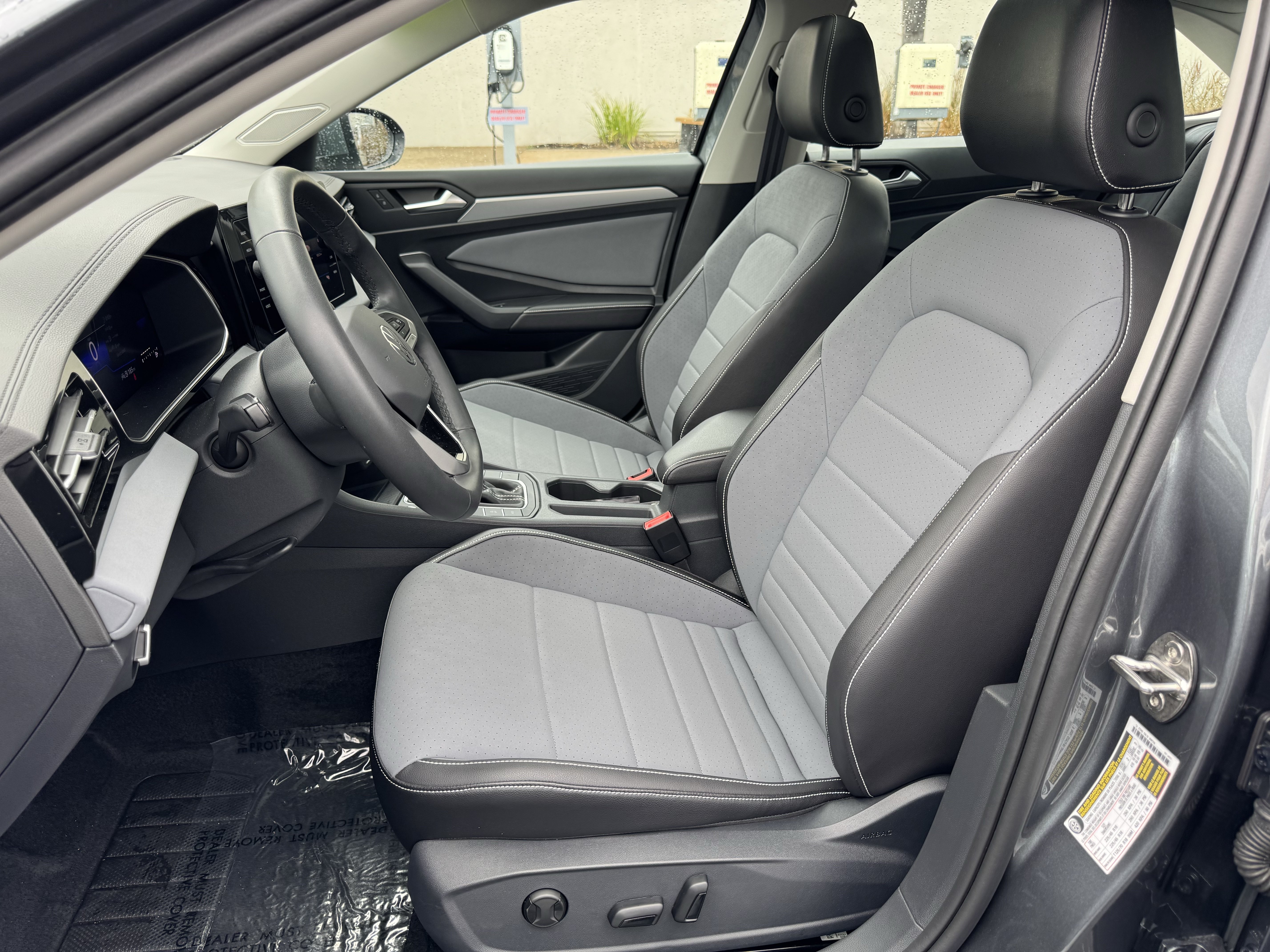 Used 2026 Volkswagen Jetta SE FWD image 14