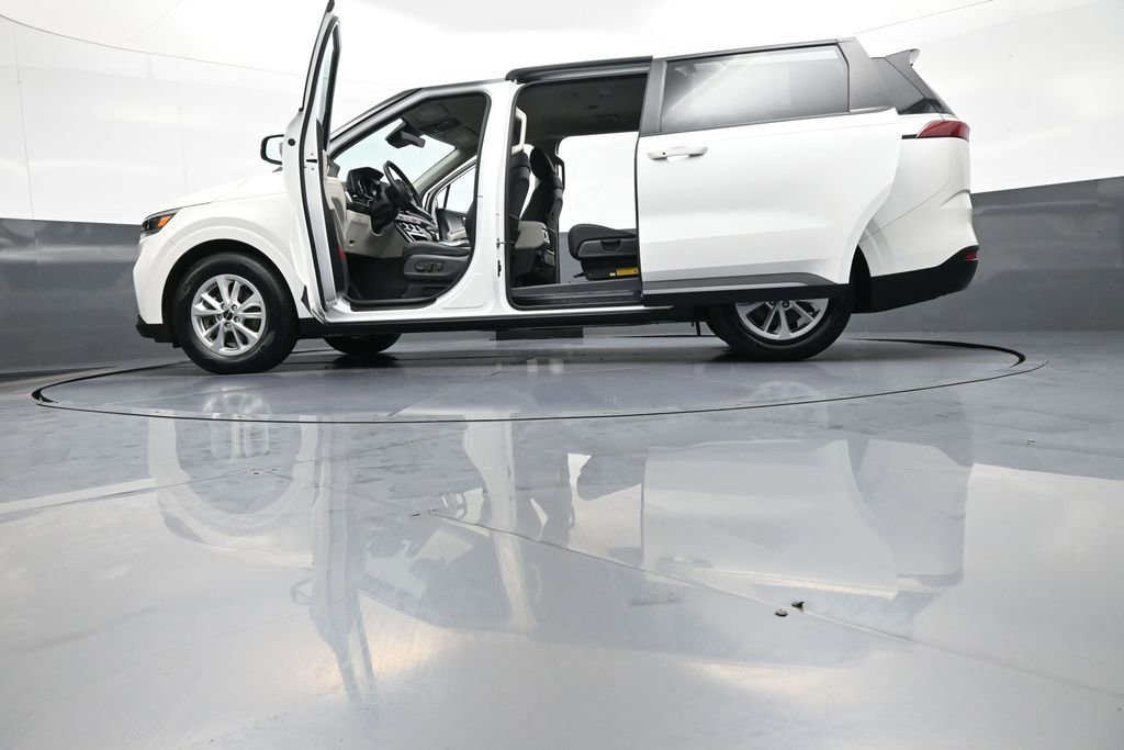 Used 2024 Kia Carnival LX FWD image 48