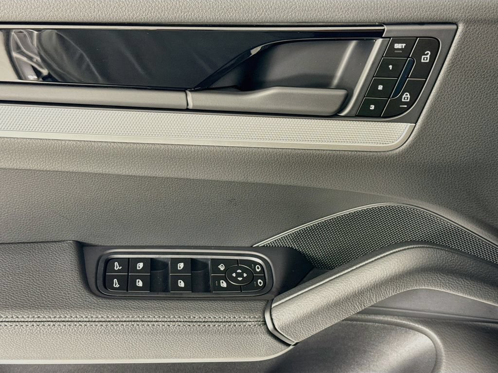 New 2026 Porsche Cayenne Coupe AWD/4WD image 11