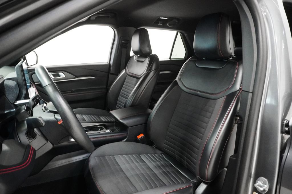Used 2025 Ford Explorer ST-Line w/ ST-Line Street Pack image 6