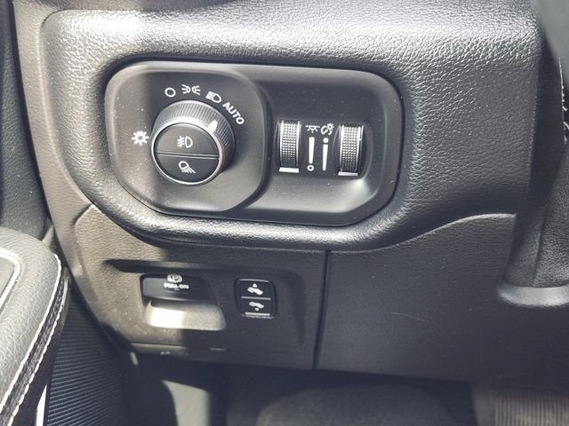 Used 2019 RAM 1500 Laramie AWD/4WD image 22