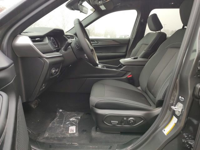 New 2026 Jeep Grand Cherokee Laredo image 13