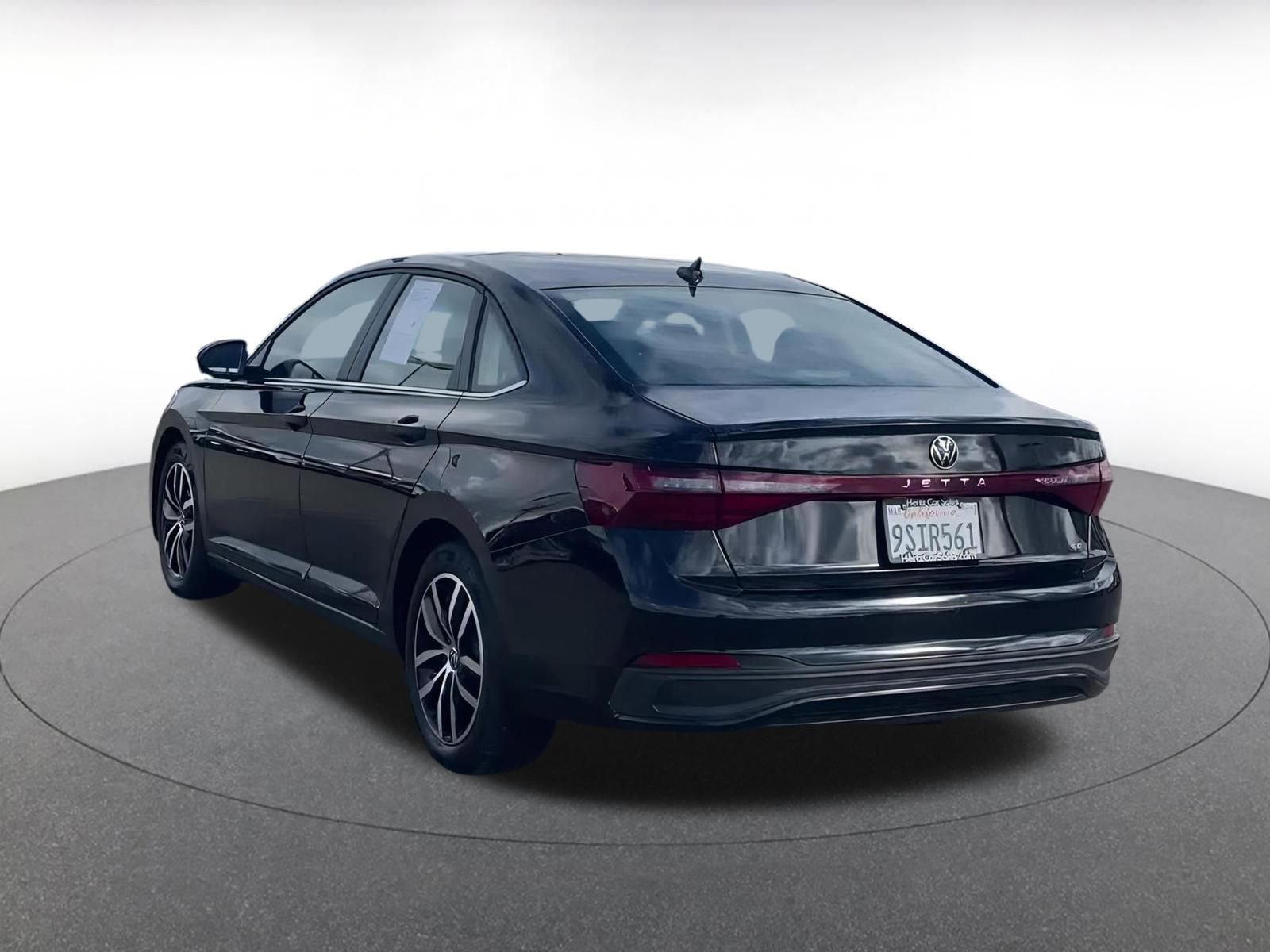 Used 2025 Volkswagen Jetta SE image 11