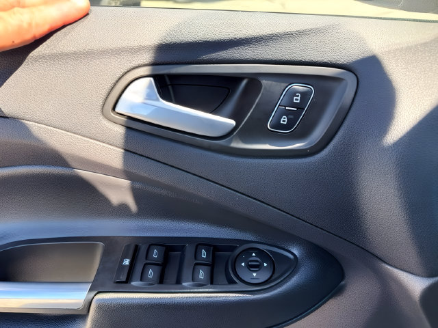 Used 2017 Ford Escape SE AWD/4WD image 15
