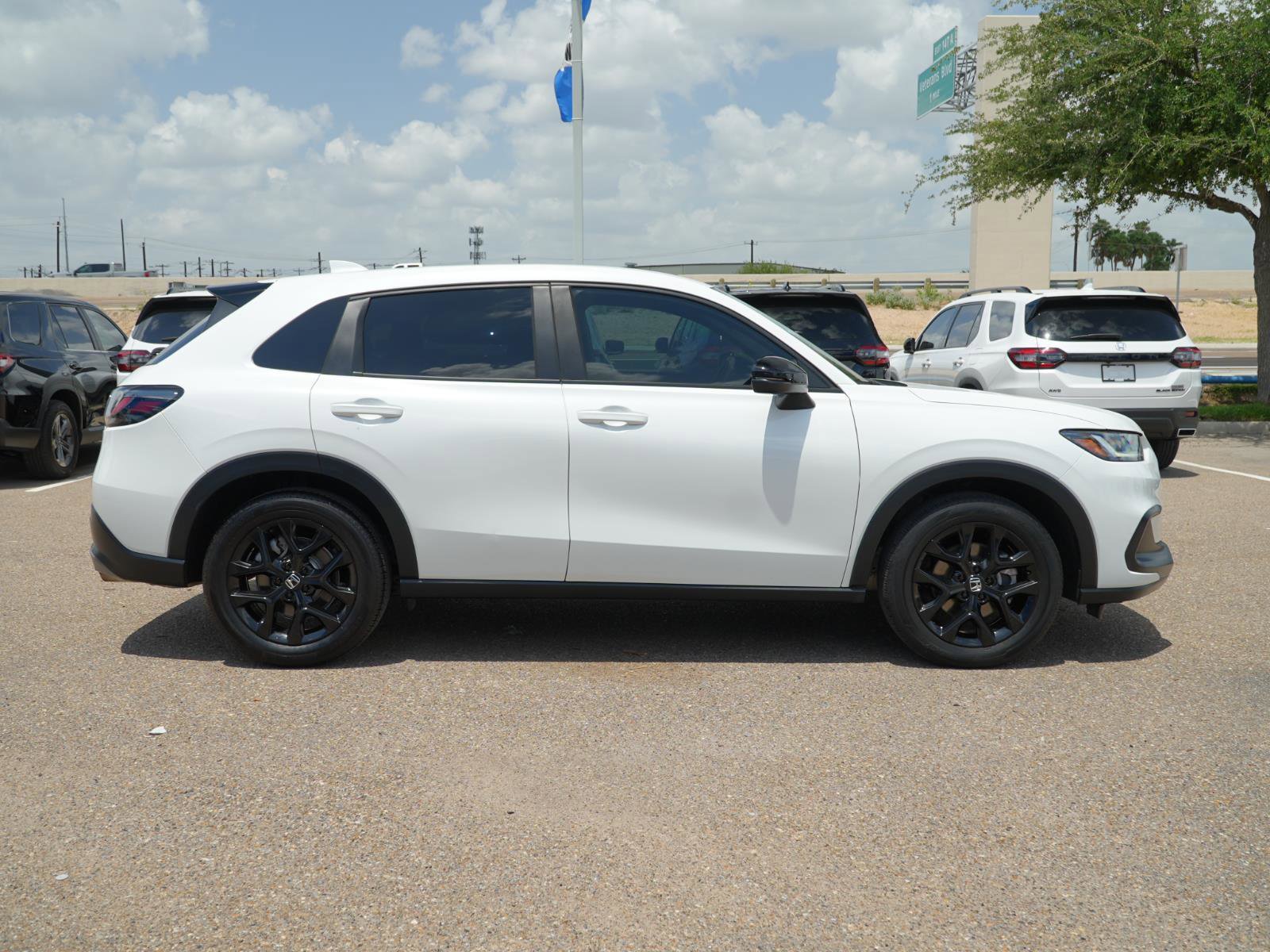 Used 2023 Honda HR-V Sport image 4