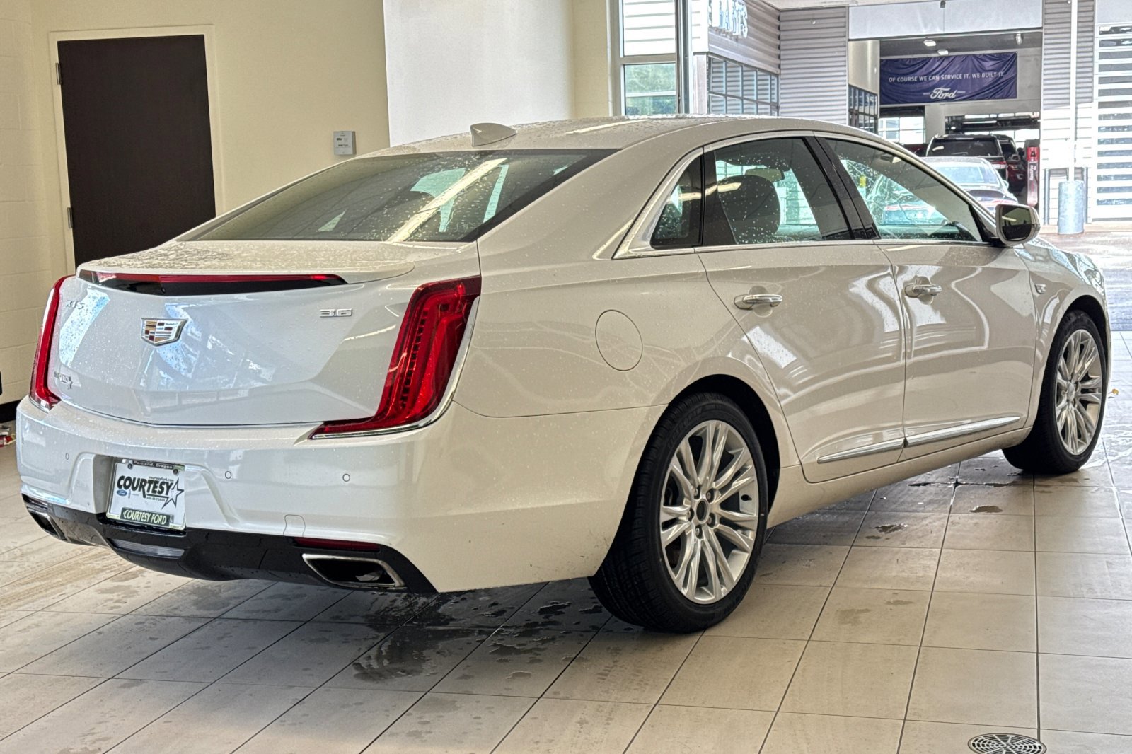Used 2019 Cadillac XTS Luxury image 4