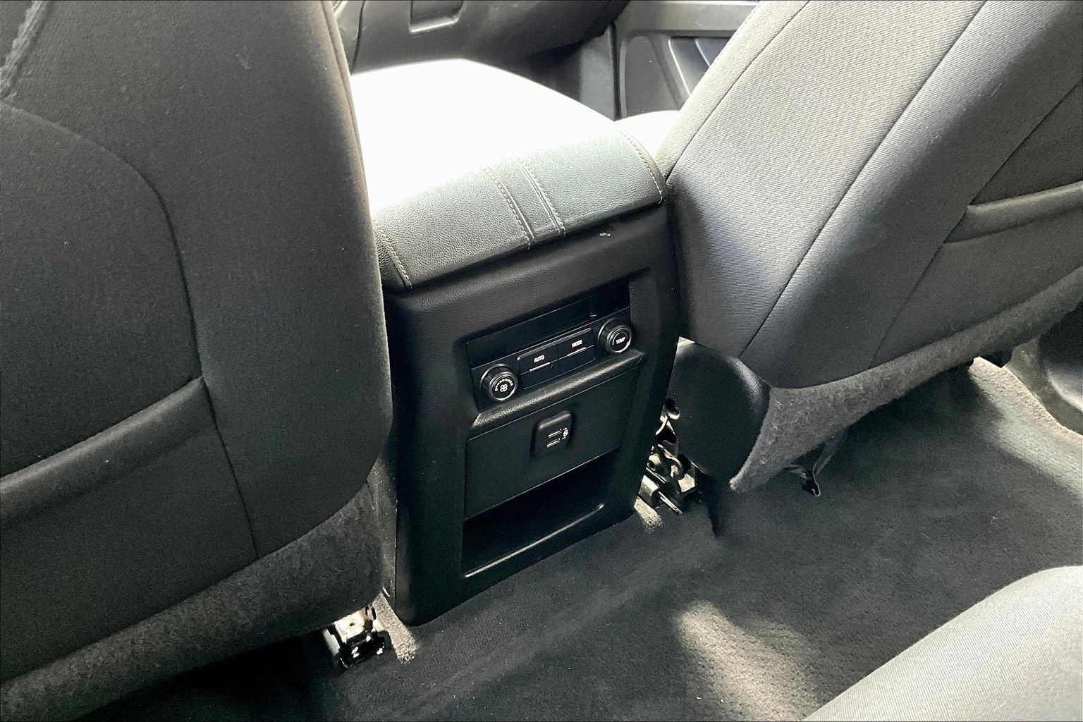 Used 2021 Chevrolet Traverse LS AWD/4WD image 11