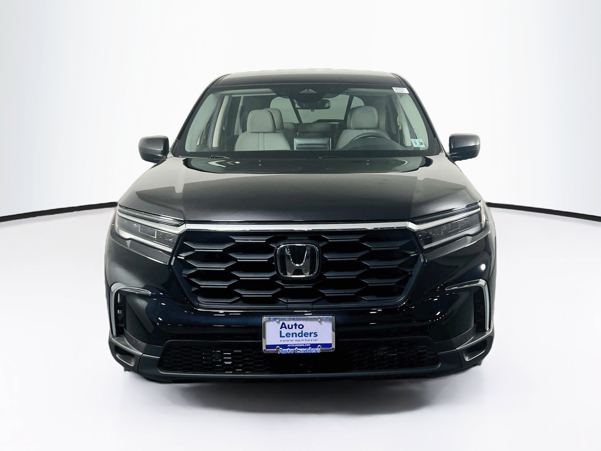Used 2023 Honda Pilot LX image 2