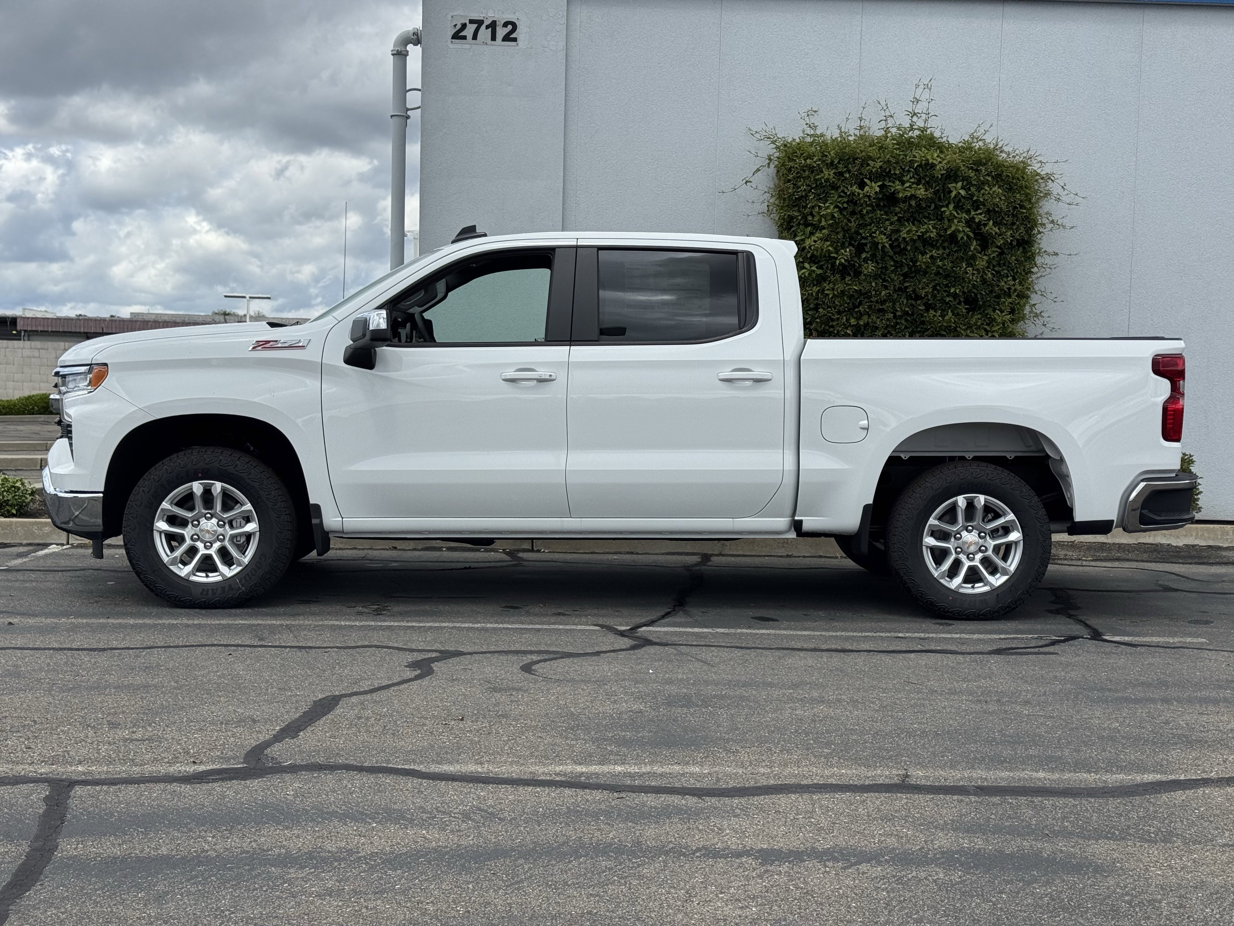 New 2026 Chevrolet Silverado 1500 LT w/ Z71 Off-Road Package AWD/4WD image 4