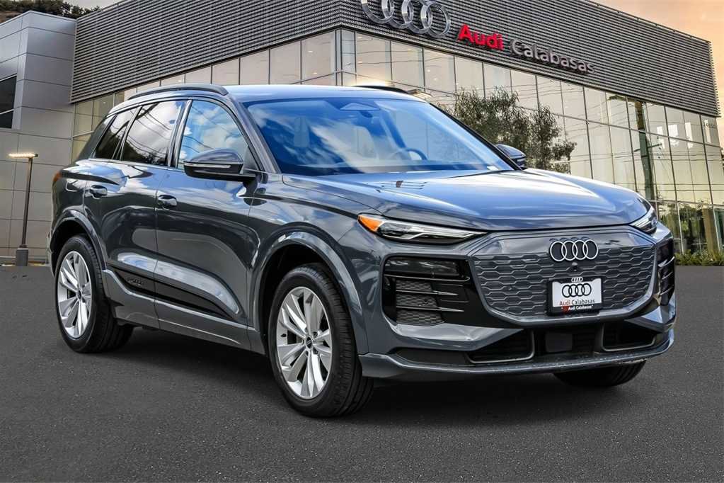 Used 2025 Audi Q6 e-tron Premium w/ Convenience Package image 5