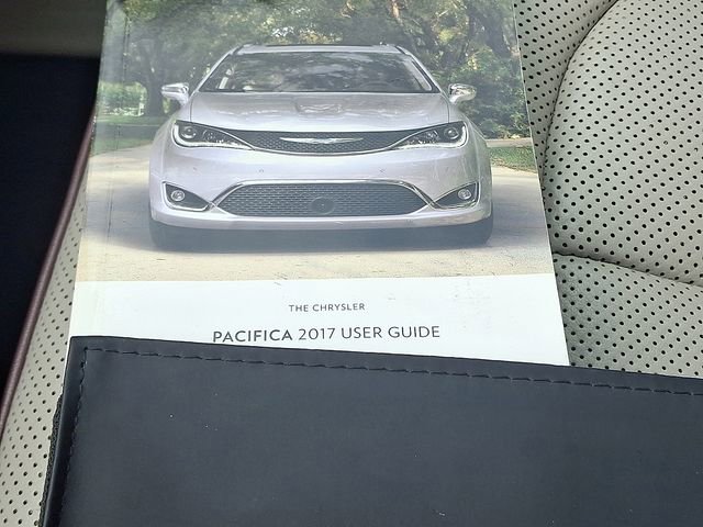 Used 2017 Chrysler Pacifica Limited image 26