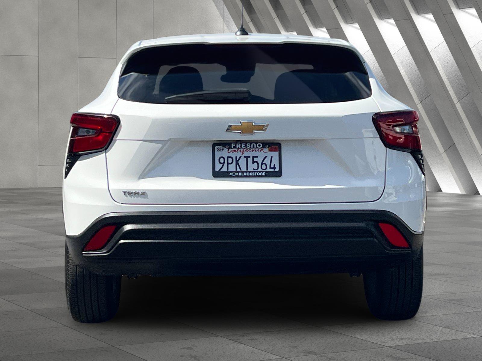 Used 2024 Chevrolet Trax LS w/ LS Convenience Package FWD image 5