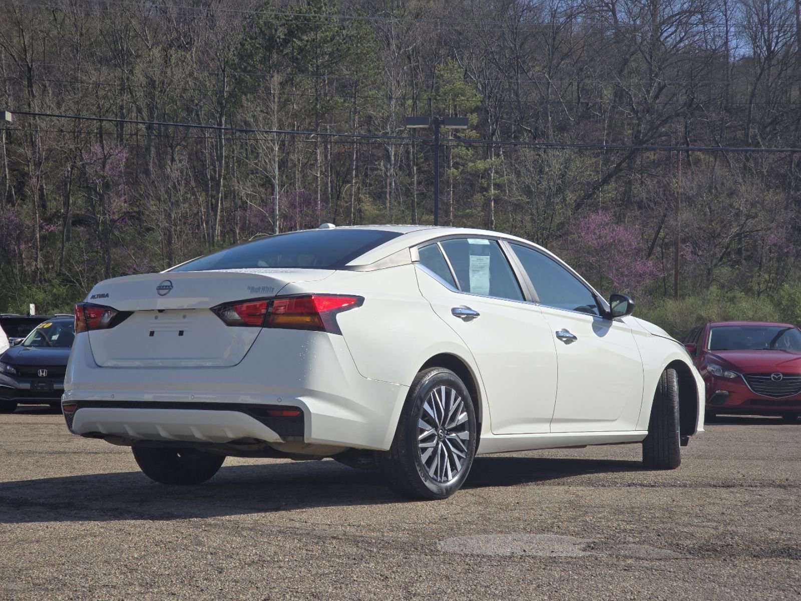 Used 2025 Nissan Altima 2.5 SV image 13